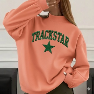 เสื้อสเวตเชิ้ตโอเวอร์ไซส์คอเต่าสีพีชสำหรับผู้หญิง ปักลาย Green Trackstar ผ้าฟลีซหนานุ่ม - Product Image 3