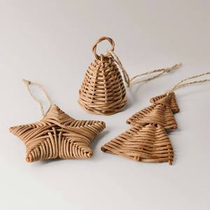 Paire d'arbres de Noël décoratifs en rotin brun naturel avec sangles en ficelle pour la décoration des fêtes - Stock exportateurs - Product Image 4