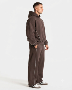 Ensemble de survêtement surdimensionné personnalisé pour homme, couleur espresso, avec détails contrastants, en molleton de coton de qualité supérieure, comprenant un sweat à capuche et un pantalon de survêtement à jambes larges, OEM - Product Image 2