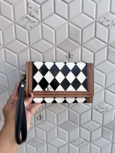 Cartera de Cuero Tallada a Mano con Diseño a Cuadros Blanco y Negro, Elegante, con Correa para la Muñeca, Estilo Occidental, para Uso Diario - Product Image 5