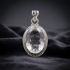 Colgante de Plata de Ley 925 con Cristal y Piedra Preciosa Ovalada Hecha a Mano, Joyería con Diseño de Colgante Natural, Regalo Unisex - Product Image 3