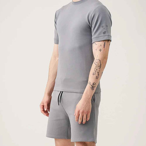 Conjunto de Camiseta y Pantalones Cortos Estampados para Hombre, Cuello Alto, Tela Fresca, Atractivo, Conjunto de Playa - Product Image 1