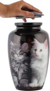 Urna de cremación de aluminio con acabado negro brillante con diseño de gatito, diseñada para guardar y honrar cenizas humanas de forma segura. - Product Image 3
