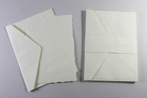 Carte à bords festonnés personnalisable de haute qualité 250 g/m² avec enveloppe assortie, papier recyclé fait main à partir de fibres de coton - Product Image 3