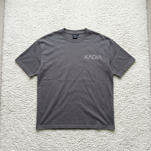 เสื้อยืดผ้าฝ้ายทรงพอดีตัวสำหรับผู้ชาย KADIA แขนสั้น คอกลม ระบายอากาศได้ดี พร้อมลายพิมพ์ตัวอักษรด้านหน้า - Product Image 3