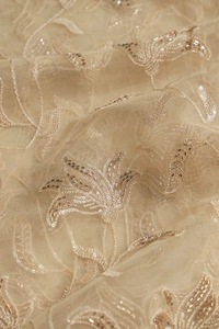 Tissu de dentelle brodé de sequins lourds, textile de luxe pour robes de mariée, tenues de soirée et vêtements de créateurs - Product Image 2