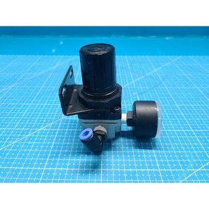 Régulateur d'air comprimé SMC AR2000-02BG, utilisé comme pièce détachée pour équipement semi-conducteur Legacy - Product Image 6