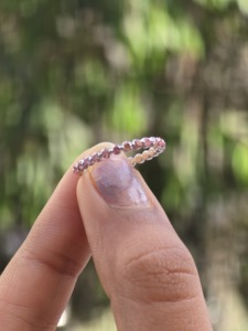 แหวนทองคำขาว 14KT 18KT ประดับเพชรแล็บโกรว์ ทรงกลมสีชมพู สำหรับผู้หญิง แหวนแต่งงานแบบ Eternity สามารถสวมซ้อนกันได้ เป็นของขวัญวันครบรอบ - Product Image 4