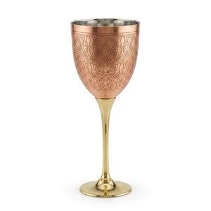 Gobelet à vin en cuivre gravé motif paon avec tige dorée – Verre à vin en métal orné pour mariage, dîner, bar et cadeaux - Product Image 1