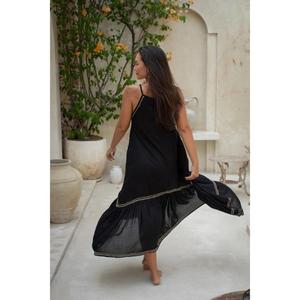 เดรสยาวปานกลางปักลายสีดำสำหรับผู้หญิง แขนกุด สไตล์โบฮีเมียน ชายกระโปรงไม่สมมาตร ทรงหลวม ใส่สบาย เหมาะสำหรับฤดูร้อน ชายหาด และรีสอร์ท - Product Image 4