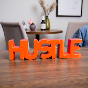 Adorno Decorativo de Madera con Diseño Motivacional 'Hustle' en Color Naranja, Decoración Original para Habitación, Ideal como Regalo de Cumpleaños - Product Image 1