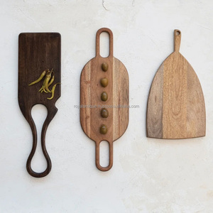 เขียงไม้หลายรูปทรงพร้อมที่จับเครื่องครัวที่ใช้ในร้านอาหารโรงแรม - Product Image 3