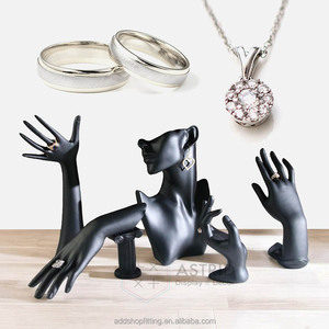 Présentoir à bijoux moderne en résine blanche et noire, léger, en forme de main, 5 tailles, pour bagues, colliers, bracelets et boucles d'oreilles, idéal pour les magasins - Product Image 2