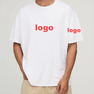 T-shirt blanc à manches courtes pour homme avec logo rouge imprimé, col rond décontracté, jersey en coton, coupe classique - Product Image 1