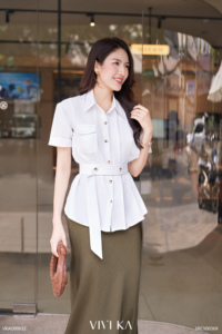 Camisa Asimétrica Plisada con Cinturón para Mujer, Modelo SILAS, Casual, Blanca, Disponible, Estilo Simple para el Día a Día, Verano, Corte Regular - Product Image 4