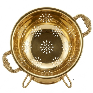 Colador de Metal Dorado con Asas y Tazón Colador con Patrón Floral Perforado para Cocina - Product Image 4