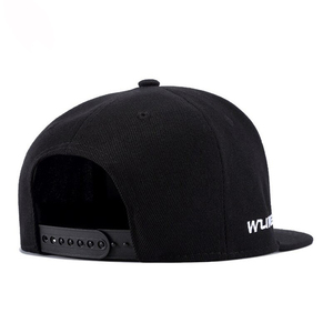 Casquette Snapback Noire 6 Panneaux Huzu Enterprises avec Logo X Brodé, Unisexe, en Coton Satiné, Style Urbain, Fermeture à Boucle Simple - Product Image 4