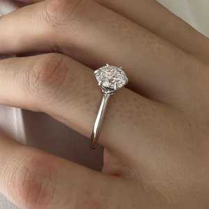 Anillo Solitario Brillante Redondo de 2 Quilates en Oro Blanco, Anillo de Compromiso de Platino con 6 Puntas, Certificado IGI - Product Image 2