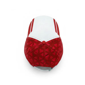 Casquette de baseball personnalisée en tissu blanc et rouge avec impression par sublimation, style sportif urbain, design triangulaire moderne à 6 panneaux, vente en gros - Product Image 5