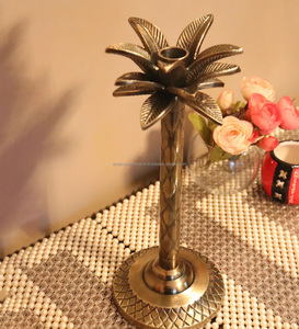 Bougeoir en aluminium massif avec finition dorée en forme d'arbre Bougeoir en métal de haute qualité fait main pour la décoration de table - Product Image 4