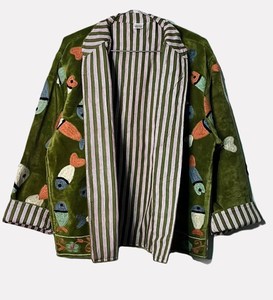 Veste Suzani en velours respirant faite à la main, broderie florale bohème, vêtement de festival pour femme, manteau court bohème, cadeau en velours - Product Image 1