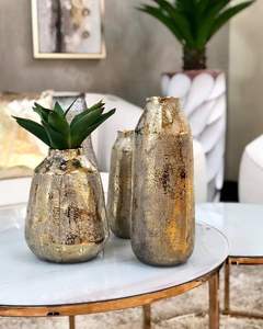 Vase moderne en métal argenté céleste avec glaçure transparente, fait main pour une décoration intérieure paisible - Product Image 1