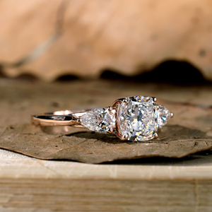 Bague de fiançailles à trois pierres en moissanite taille coussin, pierres latérales en forme de poire, plaqué or rose, certifiée IGI, pour mariage, anniversaire, mariée - Product Image 3