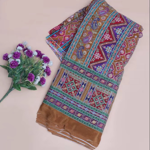 ผ้าเครปสีน้ำตาลอูฐลายพิมพ์เรขาคณิตสไตล์ชาติพันธุ์พร้อมขอบลายเพสลีย์สำหรับตัดเย็บชุดคุर्ติ - Product Image 1