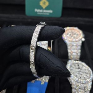Brazalete de Lujo con Pavé de Piedras, Chapado en Oro Blanco de 18K sobre Plata 925, Estilo Amor con Incrustaciones de Piedras para Mujer y Hombre, Joyería al por Mayor - Product Image 1