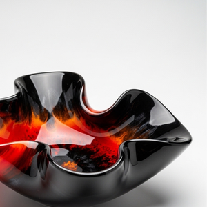 Bol décoratif en résine noire et rouge, artisanal et luxueux |   Bol de service d'art abstrait moderne - Product Image 4
