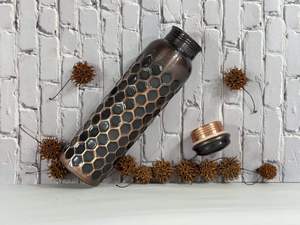 Botella de Agua de Cobre Negro Metálico, Diseño Geométrico en Relieve, Acabado Mate, a Prueba de Fugas, Hecha a Mano, Reutilizable - Product Image 6
