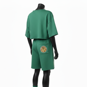 Ensemble crop top et short en molleton de coton lourd pour femme, vert forêt, avec patch brodé et logo personnalisé, 100 % coton - Product Image 5