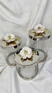 Pot de rangement avec couvercle argenté et détails dorés, récipient en verre de luxe pour table, design métallique décoratif, décoration haut de gamme - Product Image 3