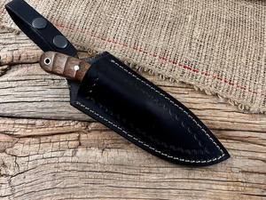 มีดสกินนิ่งเหล็กดามัสกัสตีขึ้นรูปด้วยมือ พร้อมปลอกมีด แบบกำหนดเอง OEM ด้ามจับไม้ปักก้า สำหรับล่าสัตว์และตั้งแคมป์ - Product Image 6