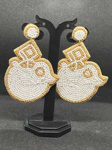Pendientes Artesanales de Perlas con Forma de Pollito, Bordado en Oro Blanco, Accesorio Decorativo con Diseño de Mascota - Product Image 3