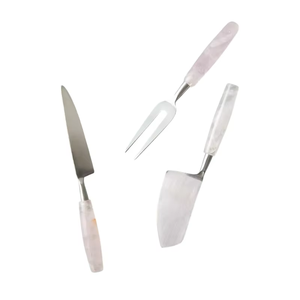 Lujoso y elegante juego de cuchillos para queso de metal que captura la belleza del diseño minimalista pero lujoso. - Product Image 3