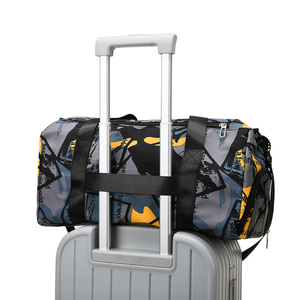 Sac de sport en gros à imprimé graffiti avec compartiment séparé pour chaussures (sec/humide), sac de voyage week-end, sac bandoulière, OEM en gros - Product Image 2