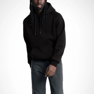 เสื้อฮู้ดดี้สีดำแบบกำหนดเองสำหรับผู้ชาย |   ผ้าฟลีซคอตตอน 100% เกรดพรีเมียมหนานุ่มพิเศษ |   สไตล์ไฮสตรีท |   โลโก้แบรนด์แบบกำหนดเอง |   การจัดหาสินค้าจากผู้ผลิต (OEM) - Product Image 2