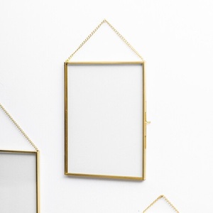 Cadre photo mural moderne en métal doré avec verre, support mural minimaliste pour affichage d'images, pour la décoration de la maison et du bureau, fournisseur en gros - Product Image 1