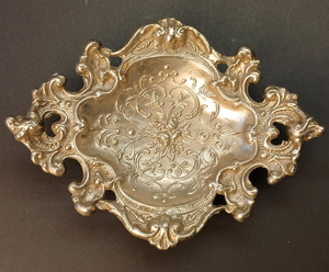 Wholesale Classic Ornate Brass Serving Trays Featuring Premium Finishes Suitable for Creating Sophisticated <b>Table</b> Setups - Product Image 1