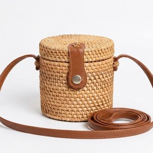 Sac à main en rotin de style bohème pour femmes, sac de plage tissé à la main pas cher pour la mode estivale et un style décontracté - Product Image 1