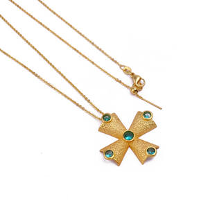 Collar con Colgante de Cruz de Latón Chapado en Oro con Topacio Azul Delicado - Collar Ajustable con Múltiples Piedras para Mujer - Product Image 2