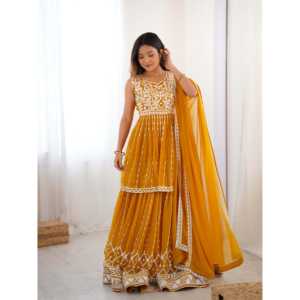 Ensemble de soirée fait main de créateur, coupe trapèze, taille empire, en organza avec broderies de fils et de sequins, taille XL - Product Image 1