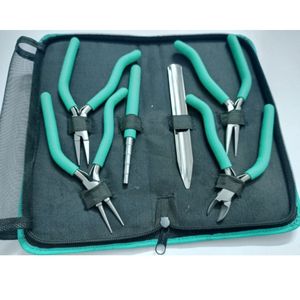 ชุดเครื่องมือทำเครื่องประดับ 6 ชิ้น ประกอบด้วย คีมปากแบน คีมปากแหลม คีมตัดข้าง คีมปากกลม คีมปากแหลมแบบมีด้ามจับ และคีมปากแหลมแบบมีด้ามจับสำหรับร้อยลวด เหมาะสำหรับงาน DIY และเป็นของขวัญ - Product Image 1