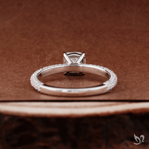 Anillo de Compromiso y Boda con Diamante Cultivado en Laboratorio de Corte Cojín de 1 Quilate, Banda Pavé de Tres Hileras, Certificado IGI, Diseño Nupcial de Lujo, Oro Blanco de 10K - Product Image 2