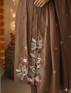 Robe Anarkali/Salwar Kameez/Kurti de fête simple et élégante en tissu rayonne brodé réversible, tailles L à 3XL, non cousue, livraison gratuite - Product Image 3