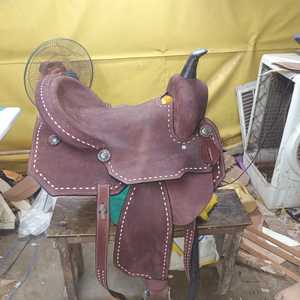 Silla de Montar Western de Cuero Genuino Premium y Duradero para Carreras de Barriles con Herrajes de Acero Inoxidable (Tamaños de Asiento 14-18) Varios Colores - Product Image 3