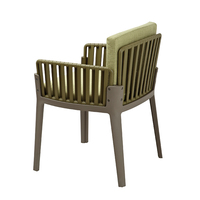 Chaise de salle à manger d'extérieur empilable en plastique de qualité commerciale, résistante aux UV, aspect rotin, pour hôtels et cafés