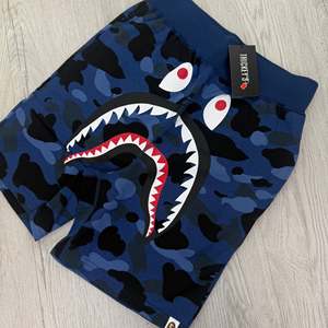Truckers Men <b>Camouflage</b> Board <b>Shorts</b> Shark Print Elastic Waist Mid Rise Quick Dry Breathable Anti-UV Front Logo Street Style - Product Image 4