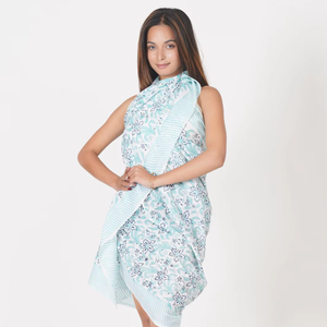 Sarong de plage en coton bleu ciel à fleurs - Product Image 1